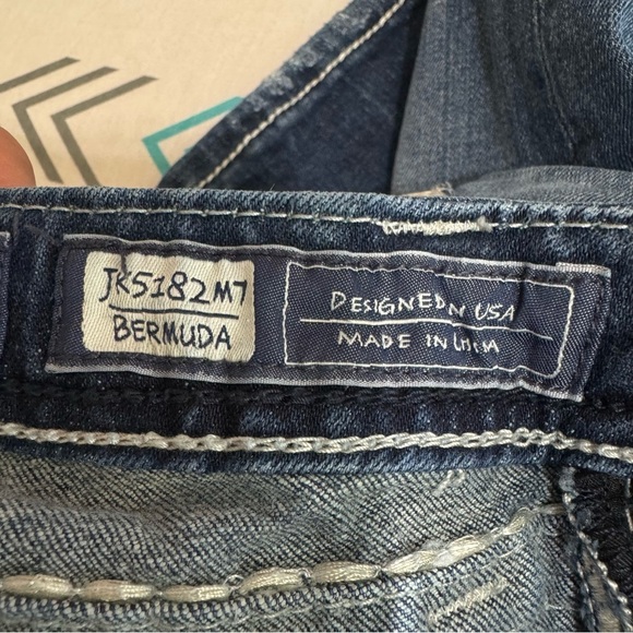 Miss Me Girl’s Fluer De Lis Pocket Design Rhinestone Bling Bermuda Jean Shorts - Picture 8 of 10